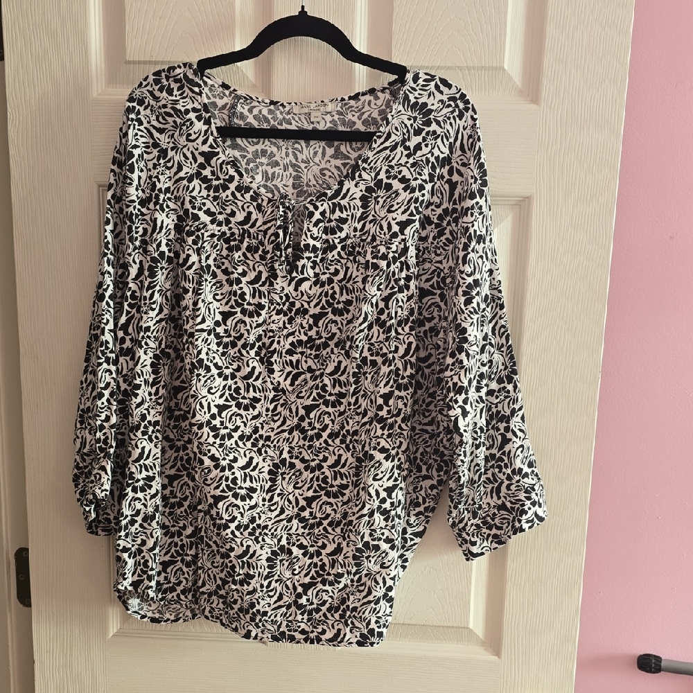 Anne Carson‎ Black and White Floral Blouse